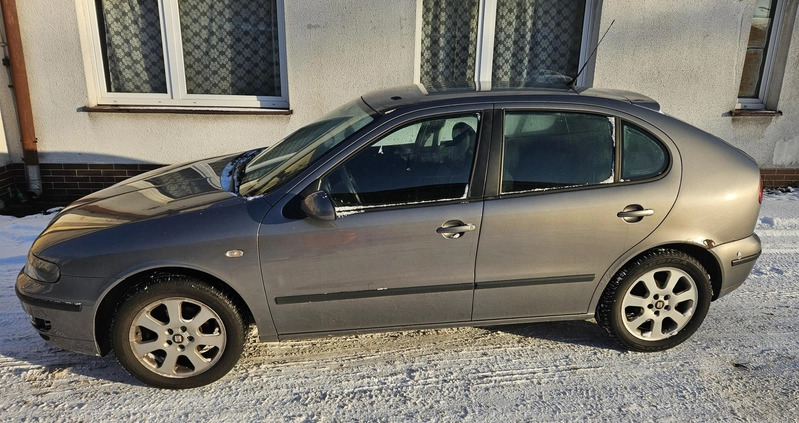 Seat Leon cena 5300 przebieg: 300175, rok produkcji 2006 z Chojna małe 106